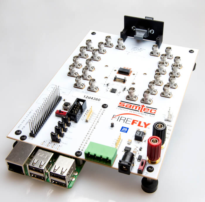 28 Gbps FireFly评估套件